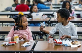 school-lunches.jpg